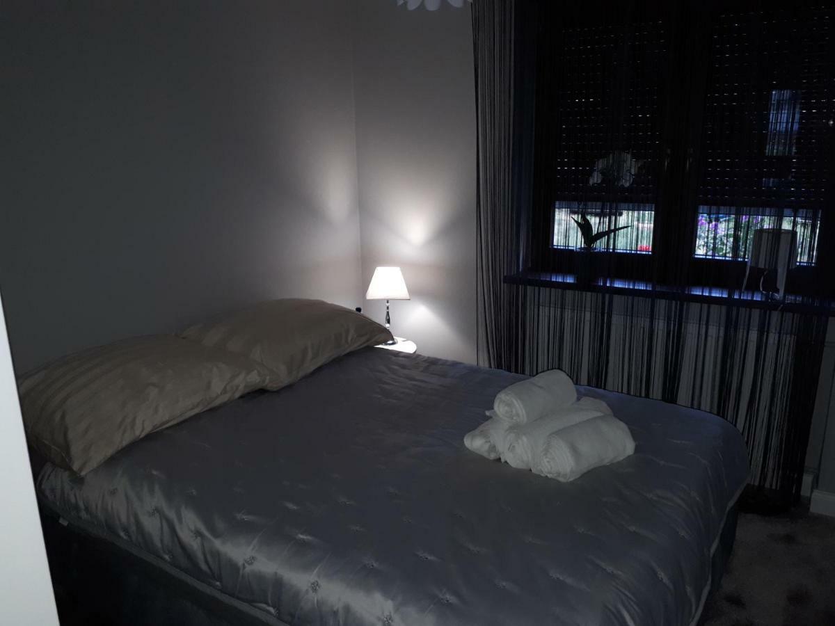 זיילונה גאורה Apartamenty Centrum- Kochanowskiego -Dawniej Two-Bedroom Apartment מראה חיצוני תמונה