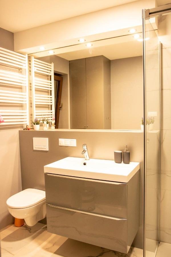 זיילונה גאורה Apartamenty Centrum- Kochanowskiego -Dawniej Two-Bedroom Apartment מראה חיצוני תמונה